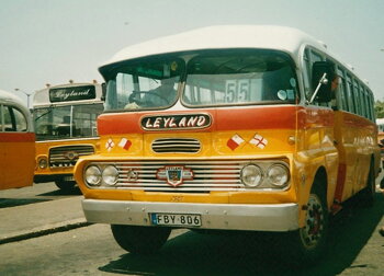 Slavné autobusy na Maltě.