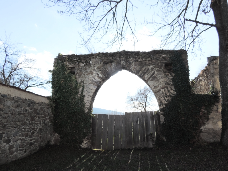 Čertyně, gotická brána