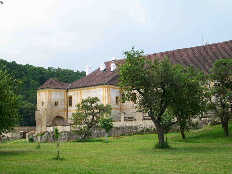 Zlatá Koruna - klášter