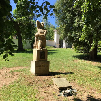 Náhrobek Josefa Němce, Park pod Kotnovem, Tábor