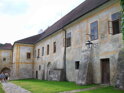 Zadní strana opatství kláštera ve Zlaté Koruně.