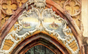 Detail portálu bývalé Studniční kaple (foto Lenka Velková)