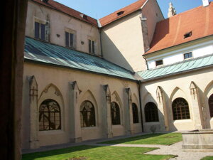 Rajská zahrada - Zlatá Koruna