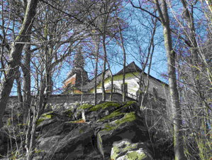 Kostel sv. Jakuba nad Granátovou skálou.