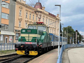 Žehlička, Tábor Stejnosměrná elektrická lokomotiva 113 003-8