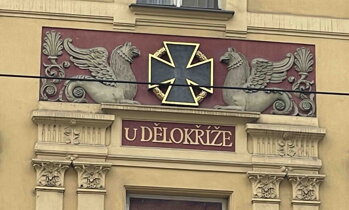 Dům U dělokříže, Florenc, Praha, znamení, symbol, gryf, gryfin
