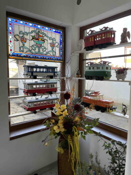 Předsíň - železnice na domečku/Tania's Secret