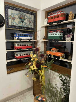 Předsíň - železnice na domečku/Tania's Secret