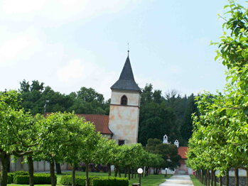Šikmá věž kostela