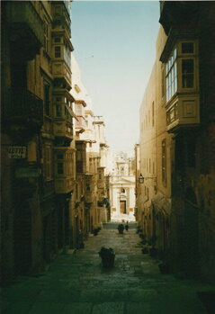 Ulička ve Vallettě - Malta