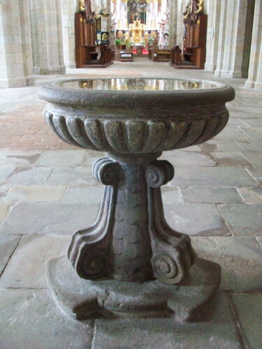 Barokní křtitelnice, která byla původně umístěna ve sv. Markétě