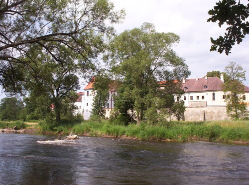 Klášter Zlatá Koruna a řeka Vltava