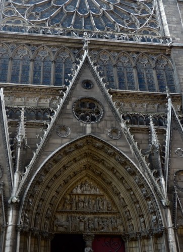 Vimperk nad tympanonem a vchodem, Notre-Dame, Paříž